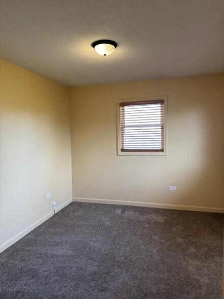 Bedroom - 125 N W Ave
