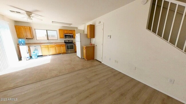 Building Photo - 2277 E Palm Beach Dr