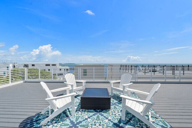 Building Photo - 99 Seaside Ave