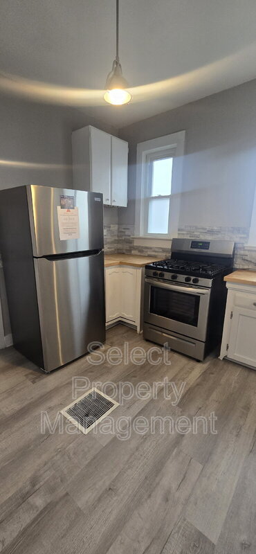 Building Photo - 1112 Lake Ave