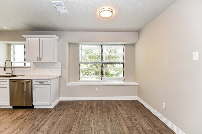 Building Photo - 7410 Aberdeen Dr