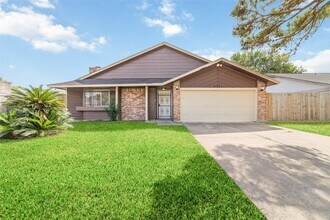 Building Photo - 5711 Longforest Dr