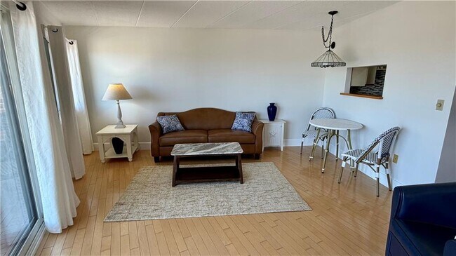Building Photo - 1302 Capella S
