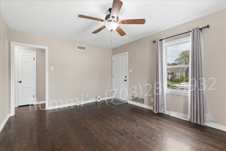 Living Room - 6717 Huron Ave