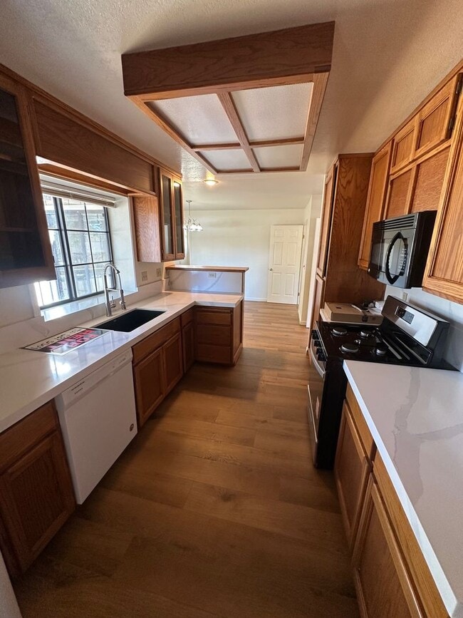 Building Photo - Long Term Glenshire Lease, 3 Bedroom House With Garage