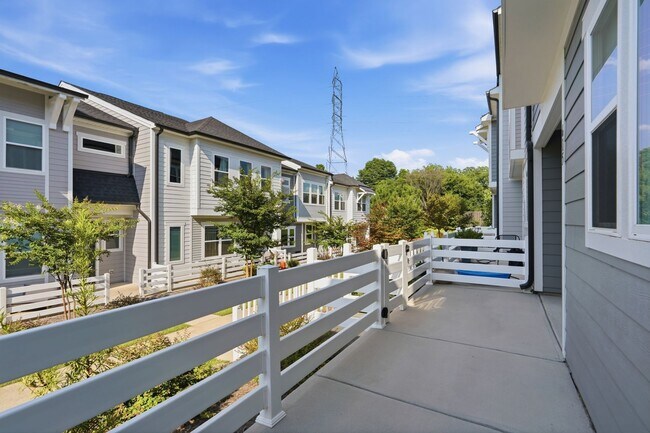 Building Photo - Like-New LoSo Townhome | 3BR + Loft | 2-Car Garage | Move-In Ready