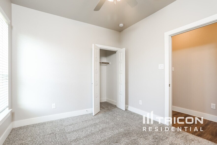 Building Photo - 10301 Ft Teran Trl