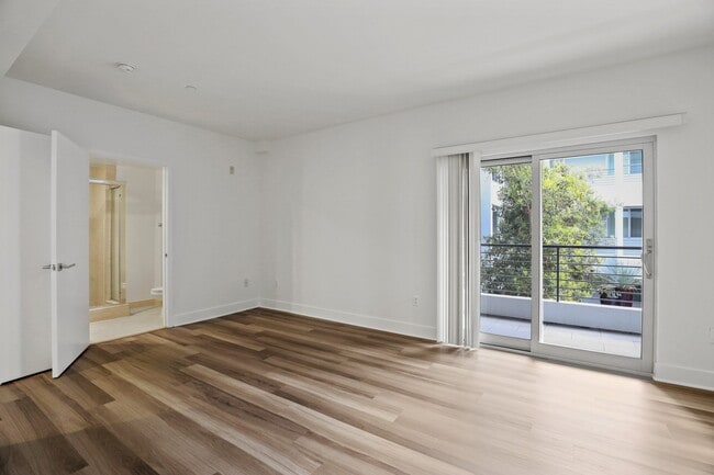 Interior Photo - Broadway Glendale by Wiseman