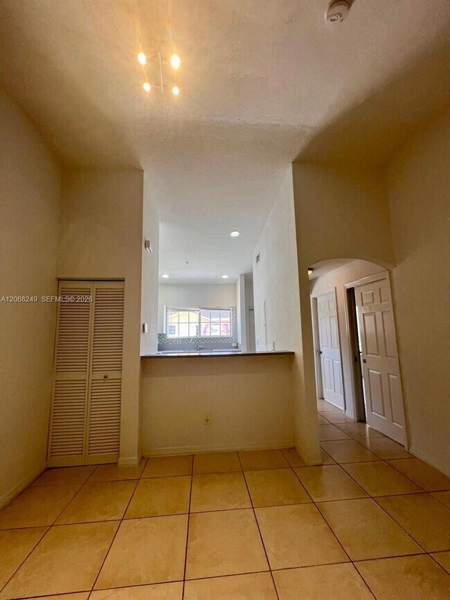 Building Photo - 3824 SW 48th Ave
