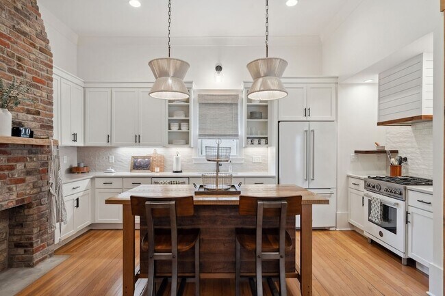 Building Photo - 1226 Adams St