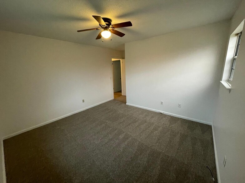 Room 2 - 1936 Ashmore Ave