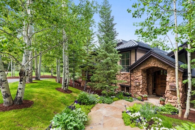 Building Photo - 353 Pfister Dr