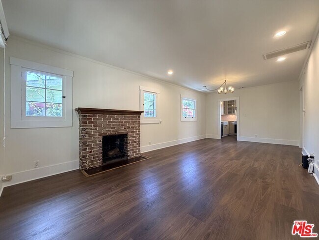 Building Photo - 1351 N McCadden Pl