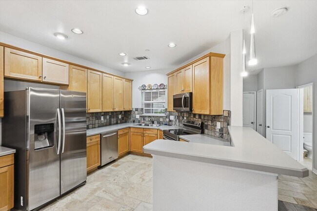 Building Photo - Beautiful 3-Bedroom, 2.5-Bath Townhouse in Plano ISD