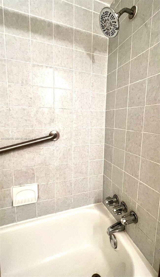 Building Photo - 401 Golden Isles Dr