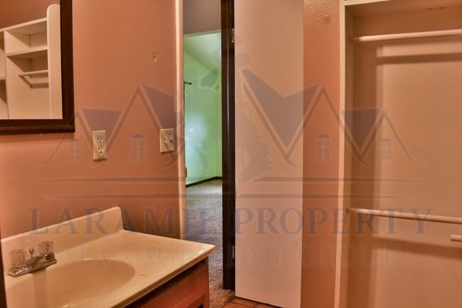 Building Photo - 1 Bedroom 1 Bathroom Cottage House