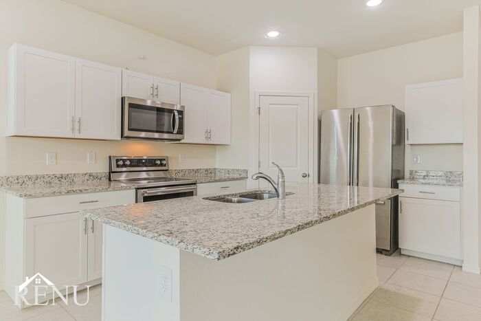 Building Photo - 35522 W San Capistrano Ave