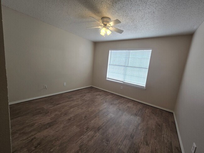 Building Photo - 3108 109th St