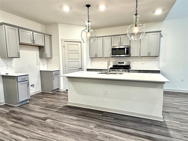 Building Photo - 13916 Lubeck Dr