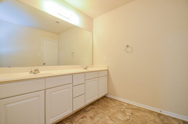 Building Photo - 12506 Greencanyon Dr