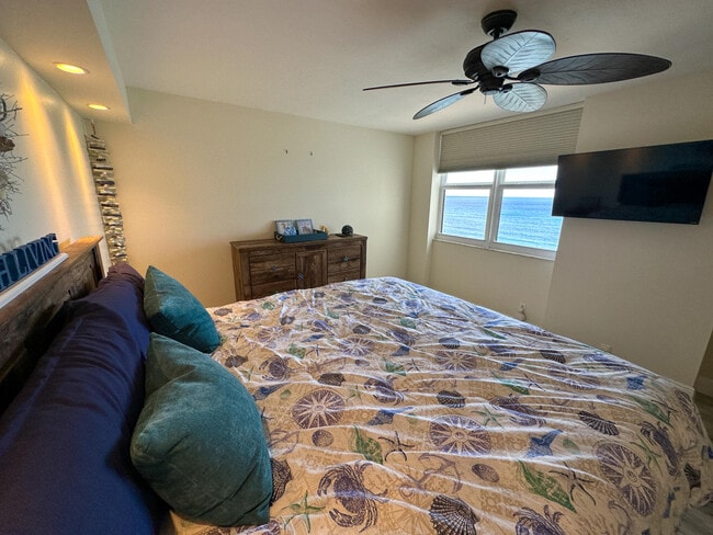 Building Photo - 5420 N Ocean Dr