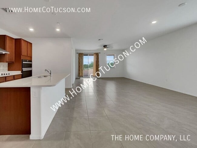 Building Photo - 5618 W Monterey Dr