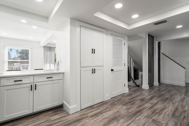 Building Photo - 113 4th Ave