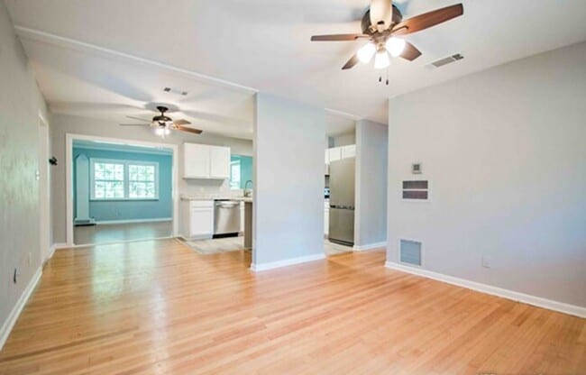 Building Photo - Fabulous home near the fairgrounds-$500 of...