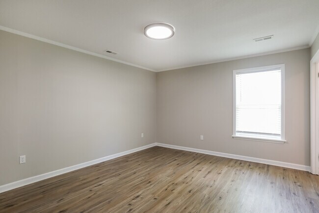 Building Photo - 3 Bedroom Home on Corner Lot