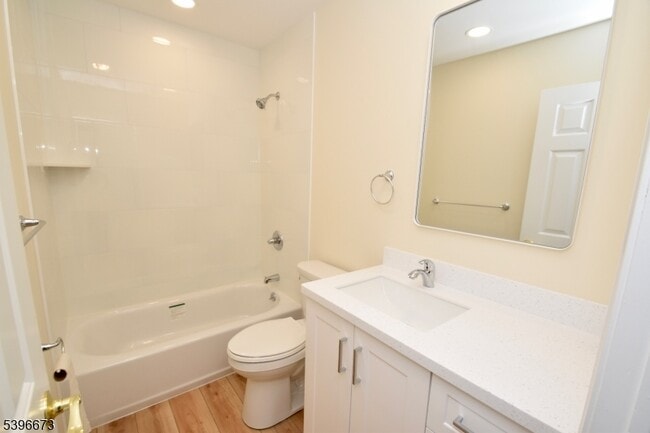 Building Photo - 15 Stonehouse Ct