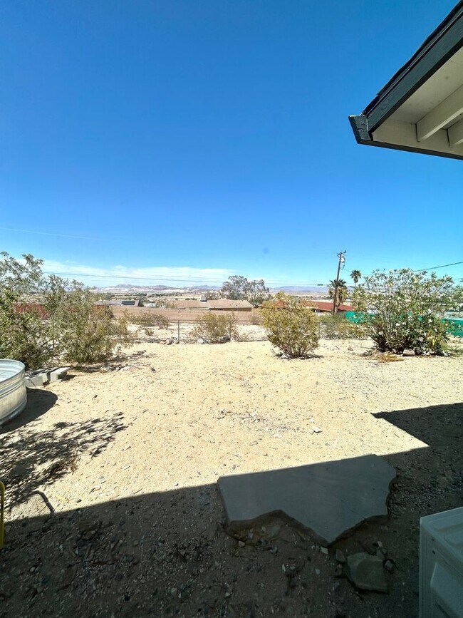 Building Photo - 4 Bedroom 2 Bathroom Home in Quiet Neighborhood