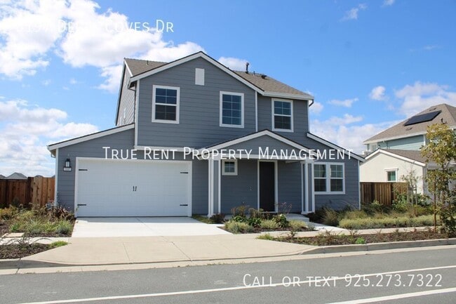 Building Photo - Gorgeous 5 Bed, 3 Bath in Highly Desirable...