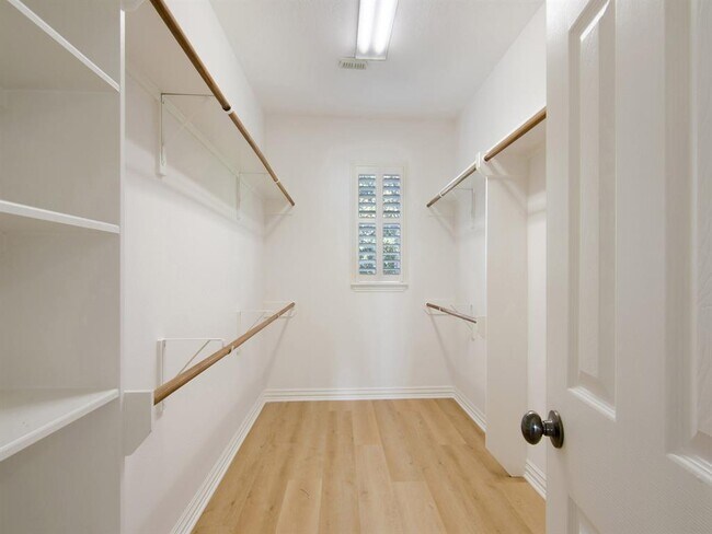 Building Photo - 74 S Scribewood Cir