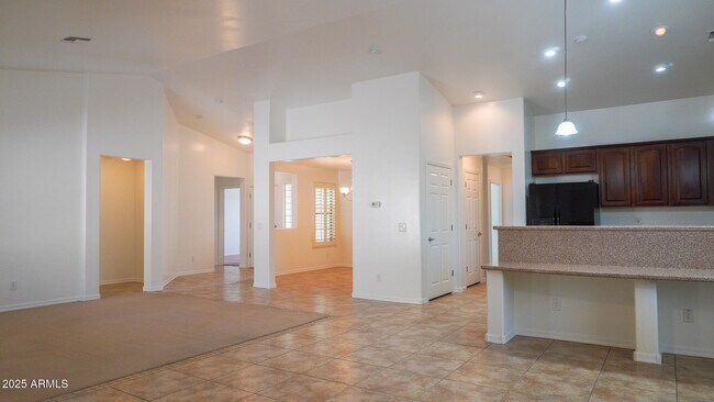 Building Photo - 25564 W Magnolia St