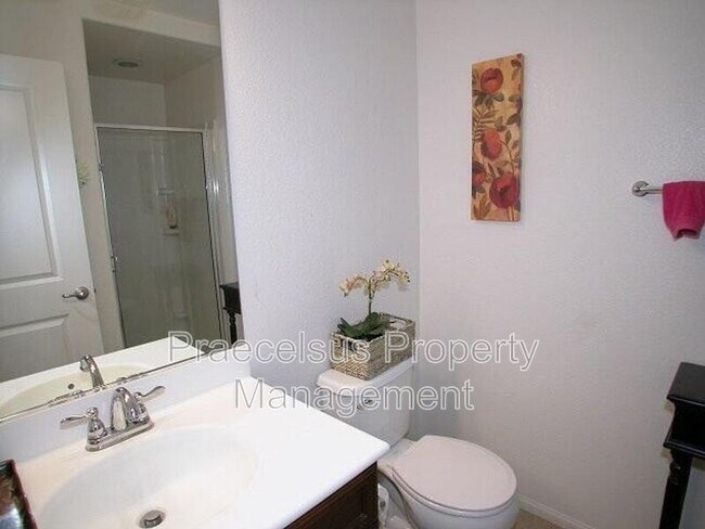 Building Photo - 1724 Rolling Water Dr