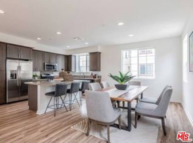 Building Photo - 22214 Poppy Ct