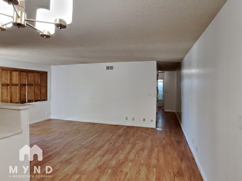 Building Photo - 5515 Spinnaker Dr