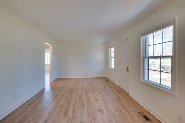 Building Photo - 534 Wanda Dr