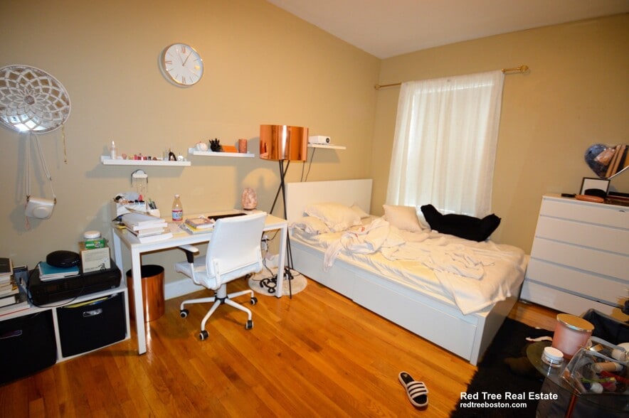 Building Photo - 19 Highgate St