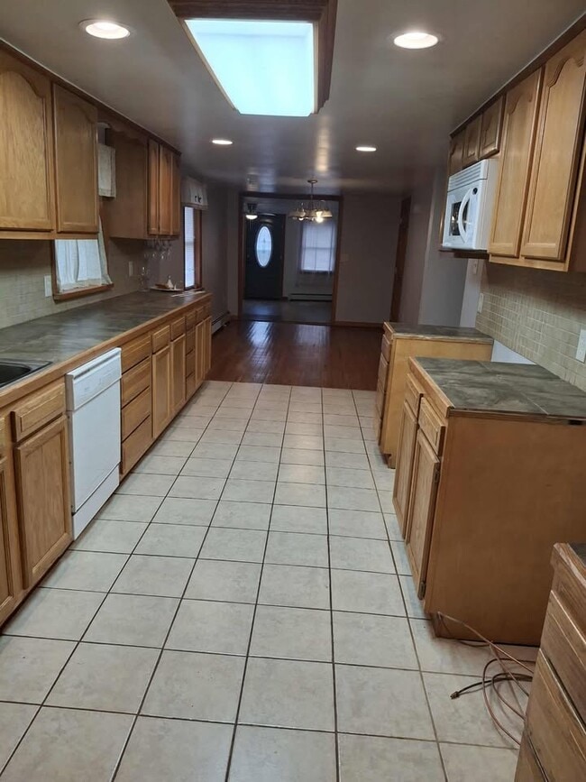 Building Photo - 79 Harris St