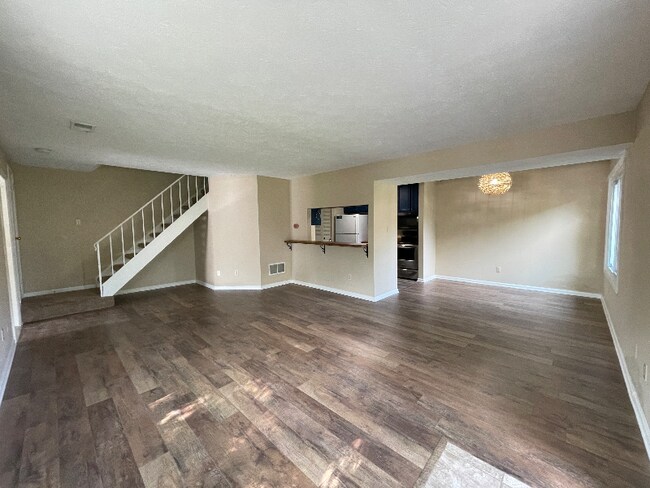 Building Photo - 942 E Waterloo Dr