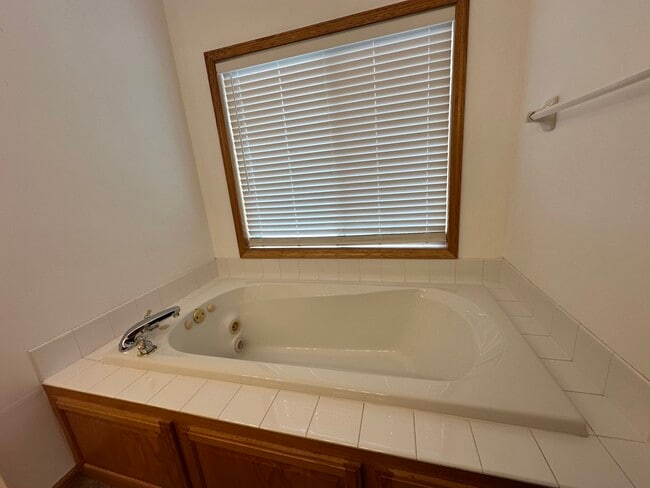 Building Photo - 1620 Spinaker Dr