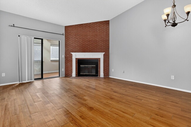 Building Photo - 534 E 7th Ave