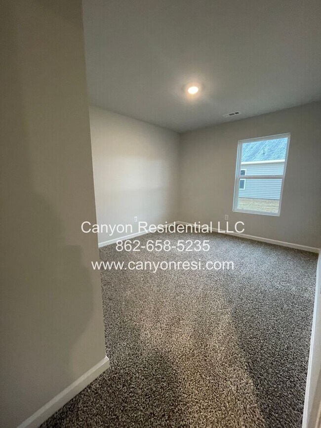 Building Photo - 122 Syd Rd