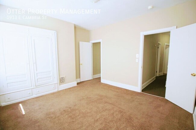 Building Photo - 1913 E Cambria St