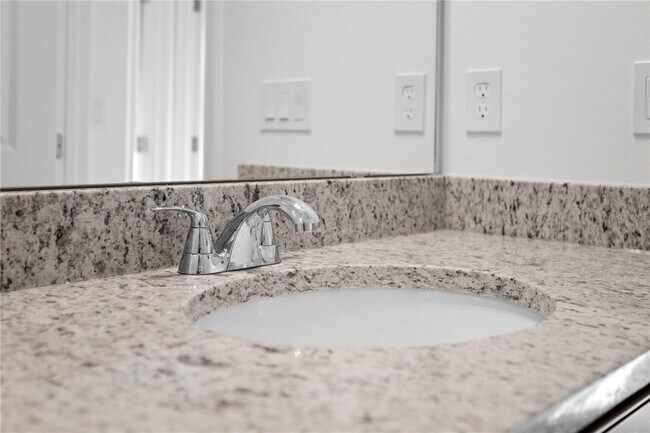 Building Photo - 1940 Sunshine Peak Dr