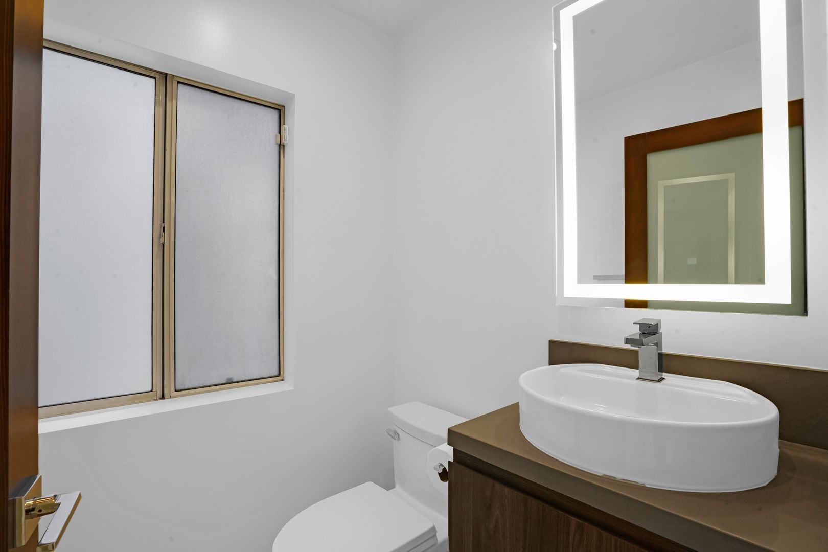 Building Photo - Experience Modern Luxury in this Stunning 4-Bedroom Smart Home in the Heart of 90027