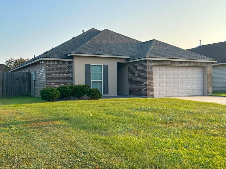 Primary Photo - 42432 Palmstone Ave