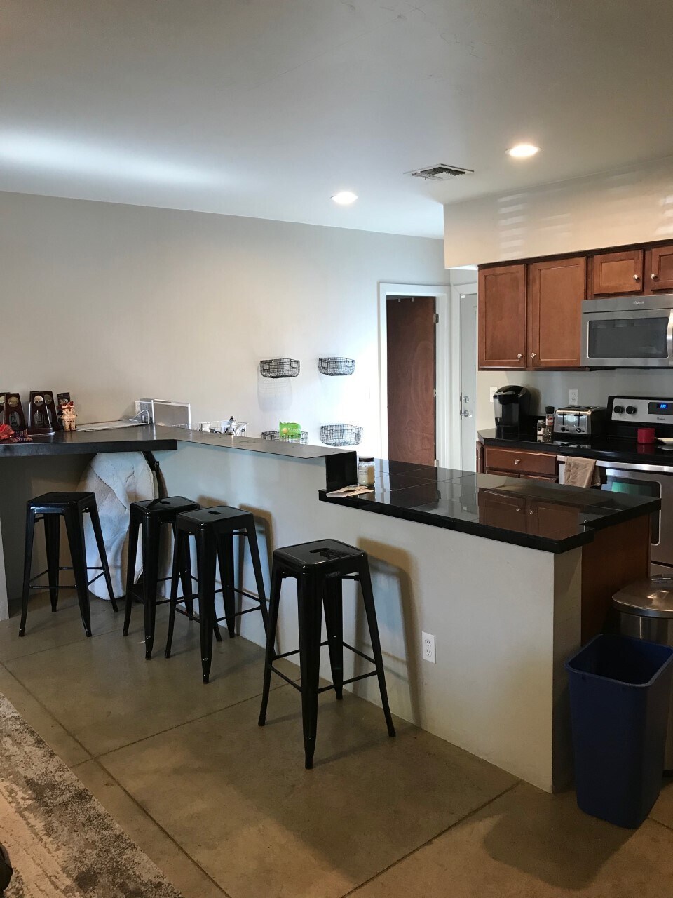 Building Photo - 312 S Cherry Ave