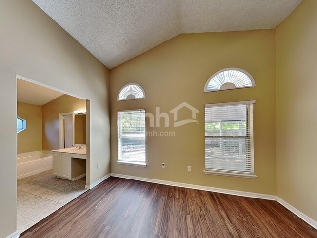 Building Photo - 2911 St James Ln